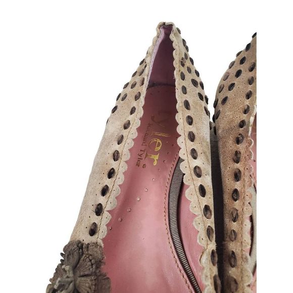 Richard Tyler Leather Flower Accent  Pointed Toe Flats - Picture 8 of 12